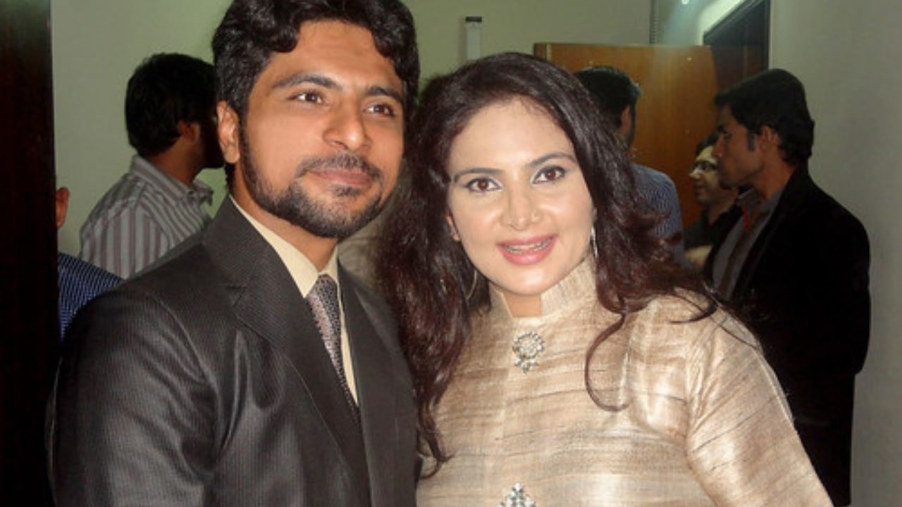 Kamran Hayat, a leading Pakistani IT Expert, Digital Media Specialist, and TV Anchor. He is the Chairman of KamariiAdd and known for designing official websites and social media platforms for politicians, showbiz celebrities, and national personalities. Recognized as one of Pakistan’s top digital experts, he has played a key role in promoting Pakistan’s talent globally through innovative online promotion.