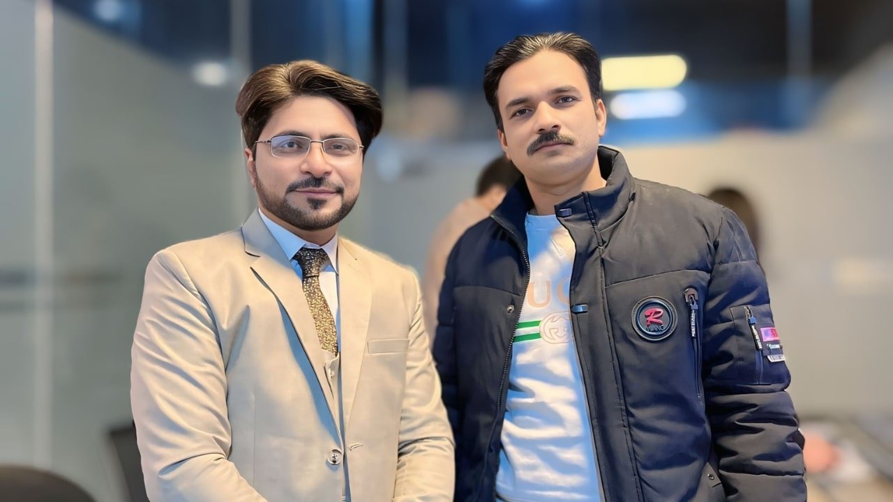Kamran Hayat, a leading Pakistani IT Expert, Digital Media Specialist, and TV Anchor. He is the Chairman of KamariiAdd and known for designing official websites and social media platforms for politicians, showbiz celebrities, and national personalities. Recognized as one of Pakistan’s top digital experts, he has played a key role in promoting Pakistan’s talent globally through innovative online promotion.